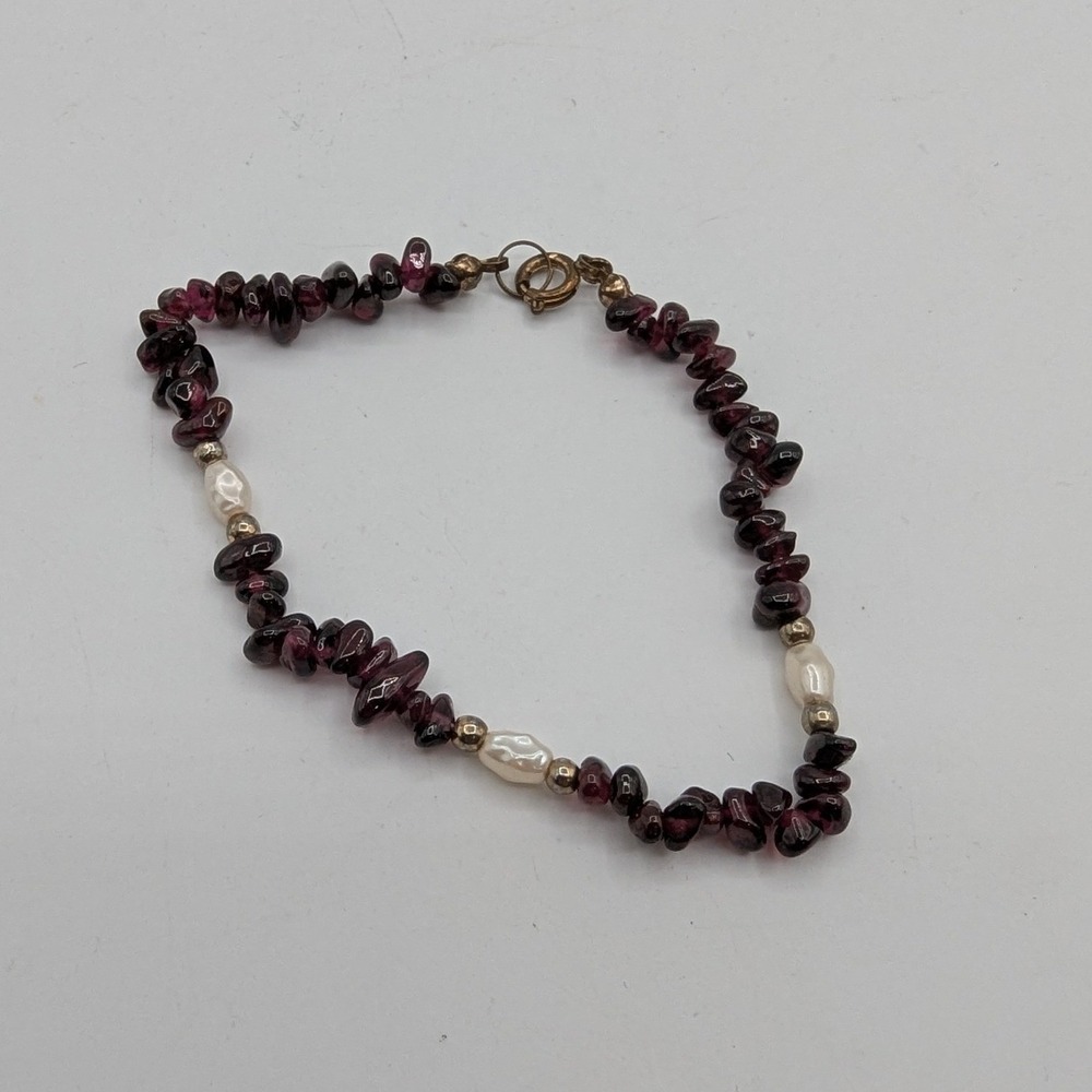 Vintage Garnet Chip and Freshwater Pearl Beaded Bracelet Gold Tone 7.5 Inch